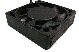 Conecta tus ventiladores de gabinete Molex.