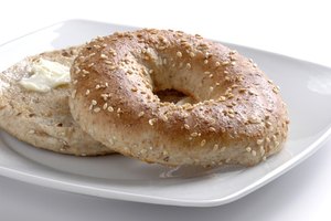 Los bagels integrales son ricos en fibra.
