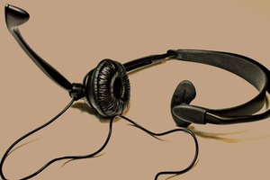 Activa el micrófono de los auriculares de tu teléfono celular.