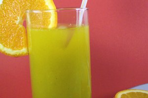Abstente de beber jugo de frutas y alcohol.