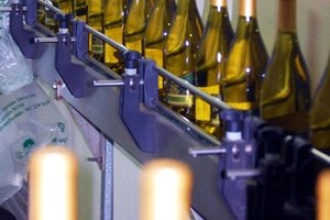 Los PLC mantienen líneas de producción funcionando sin problemas.