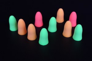Los tapones se expandirán para encajar en el contorno de tu oído.