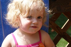 Asegúrate de que tu hijo de 18 meses de edad está listo para una cama de niño.