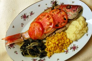 Los alimentos ricos en calcio y vitamina D pueden ayudarte a mantener la densidad ósea.