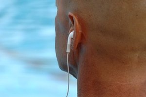 Los auriculares blancos tradicionales del iPod son compatibles con el iPhone.
