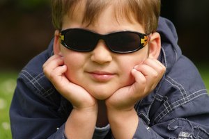 La protección solar es esencial para los niños.