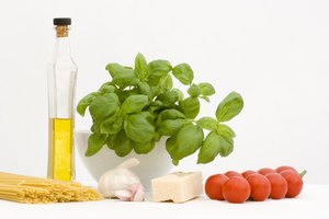 Añade aceite de oliva a ensaladas y verduras.