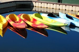 Para encontrar el kayak correcto, necesitas saber en qué tipo de aguas te gustaría remar.