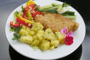 Algunos diabéticos deben revisar sus niveles de glucosa antes y después de comer.