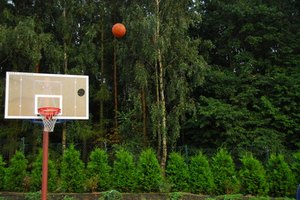 Trotar, ciclismo fijo y saltar la cuerda son de los mejores ejercicios aeróbicos para el baloncesto.