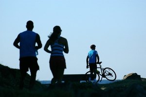 Incluso sin acudir a un gimnasio, puedes obtener un entrenamiento cardiovascular y de fortaleza completo.