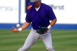 El béisbol requiere agilidad por un cambio eficiente de dirección.