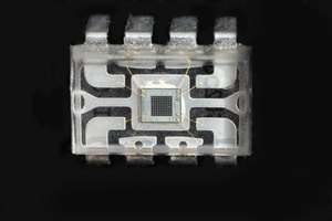 Un semiconductor de "pensamiento" agrega más funciones y precisión al reloj de cuarzo.