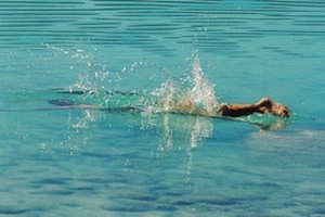 El buceo sin equipo se refiere al buceo sin tanque de oxígeno.