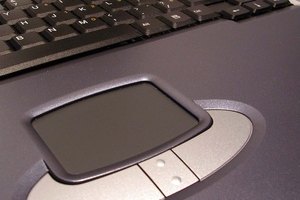 Un adaptador de 3,5 mm te permitirá conectar el equipo a tu computadora portátil.