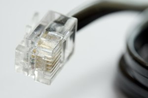 Enchufe macho de una línea telefónica.