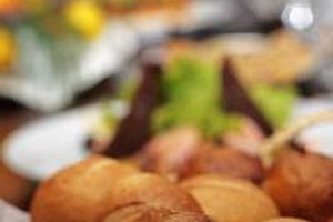 Comer demasiado, incluso si es comida sana, puede llenar demasiado tu estómago.