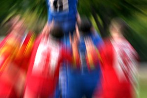 Un salto vertical fuerte es un componente esencial de estar en forma para muchos deportes en equipo.