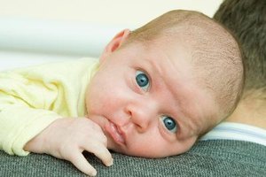 Los bebes de 2 días de edad pasan mucho de su tiempo comiendo y durmiendo.