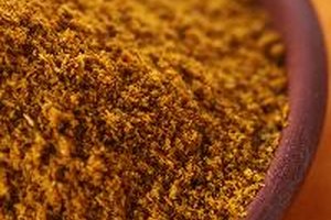 La cúrcuma le da al polvo de curry su característico color amarillo.