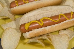 Limita el consumo de carnes procesadas para reducir la exposición al nitrito de sodio.