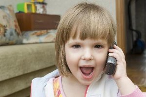 Los niños aprenden el lenguaje a un paso acelerado comparado con los adultos.