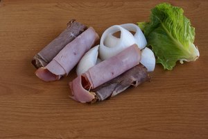 El fiambre de altas proteínas podría ocultar algunos peligros.