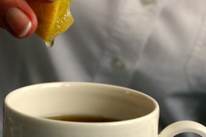 Agregar limón, azúcar o miel mejora el sabor del té.