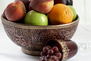 Los duraznos, las ciruelas y las manzanas contienen carozos y semillas con toxinas.