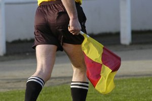 Los árbitros se encargan de mantener el orden durante los partidos.