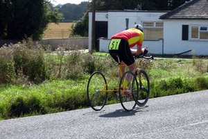 Asegurar el calce de bicicleta adecuado ayudará a evitar lesiones.