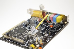 La mayoría de las placas base soportan un mínimo de seis puertos de audio de 3,5 mm.