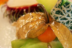 Un postre de fruta fresca añade vitaminas, minerales y carbohidratos bajos en calorías a un plan de alimentación para personas diabéticas.