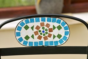 Los mosaicos son divertidos de hacer con imágenes, así como con azulejos.
