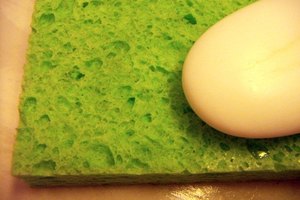 El jabón de castilla puro es un producto de limpieza hecho de ingredientes naturales.