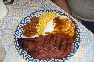 La dieta incluye huevos, soja, frijoles, granos, como la pasta o los cereales, las legumbres y los frutos secos.