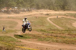 El éxito de las carreras de motocross requiere un alto nivel de condición física.
