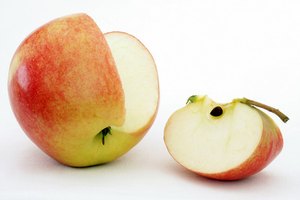 La pulpa y la cáscara de la manzana contienen pectina.