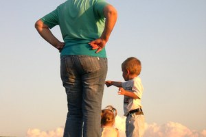 El padre autoritario está siempre en control.