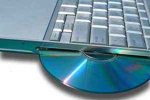 Aprende a poner un CD en tu Mac.