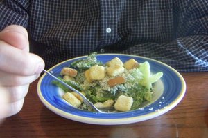 Los vegetales verdes son una parte saludable de una dieta baja en calorías.