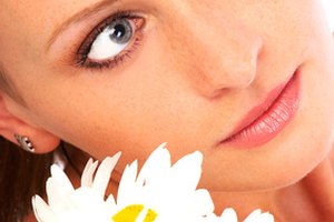 Rejuvenece tu piel con un exfoliante y limpiador facial casero.