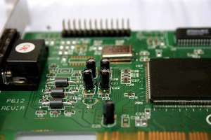 La tarjeta gráfica ATI Radeon X700 es fabricada por Advanced Micro Devices.