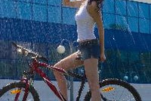 Andar en bicicleta eleva el ritmo cardíaco y reduce la grasa corporal