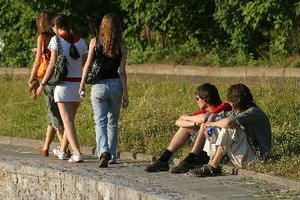 Establece un toque de queda que pueda mantener seguro a tu adolescente.