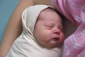 Mamá con su bebé recién nacido.