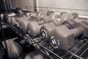 Entrenar de forma apropiada durante tres meses puede acercarte a tu objetivo de agregar 50 libras de músculo.