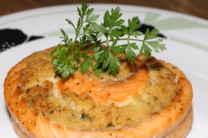Una dieta rica en salmón y otros alimentos ricos en ácidos grasos omega 3 podrían ayudar a aliviar los síntomas de la psoriasis.