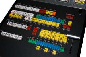 No necesitas un equipo costoso de edición para hacer distorsión de video.