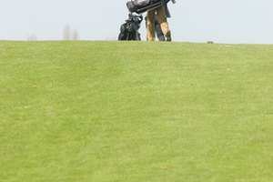 Las personas mayores pueden mantener su competitividad en el golf con algunas modificaciones del swing.